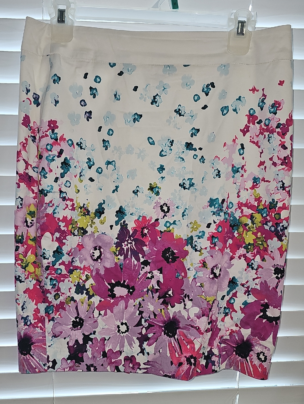 Ann Taylor White Pencil Skirt with Pink & Purple Floral Print(#70)